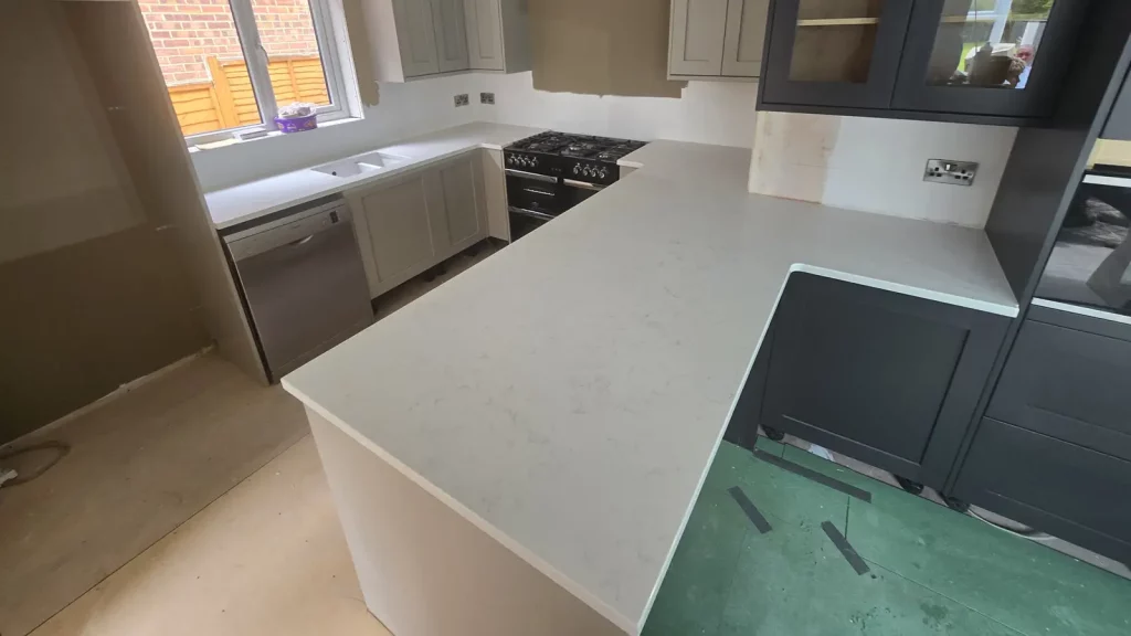 Kitchen with BQS Bianco Venatino Worktops