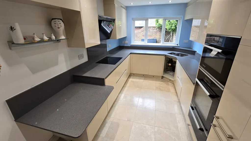 Kitchen with BQS Grey Mirrorlux Quartz worktops